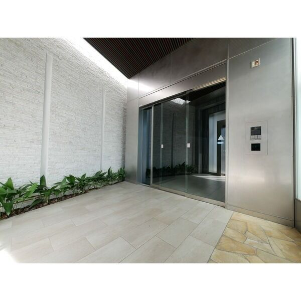 15/15 エントランス