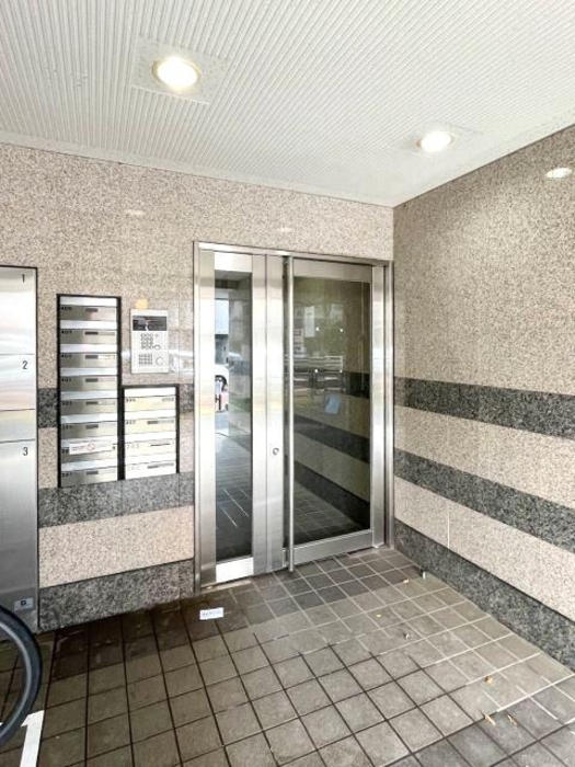 14/14 エントランス