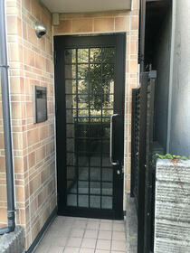 2/2 エントランス