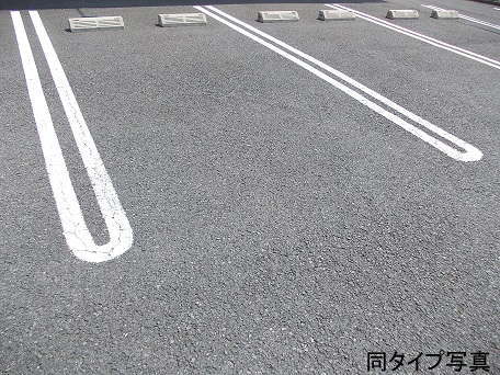 14/18 駐車場