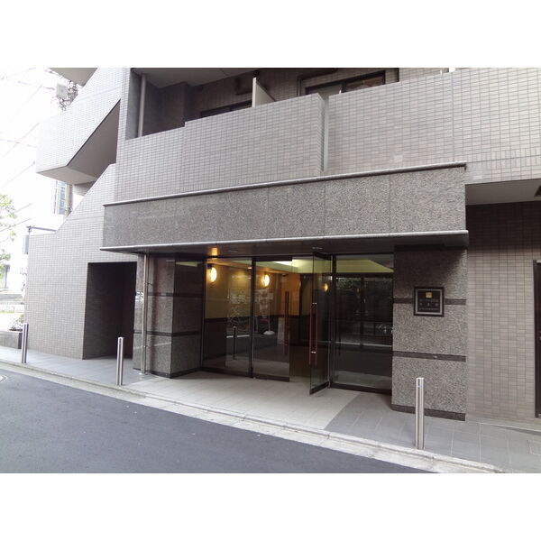 16/16 エントランス