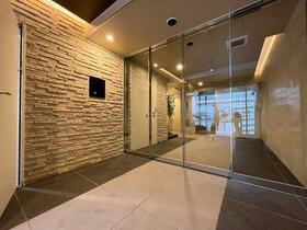 16/16 エントランス