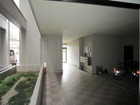 17/17 エントランス