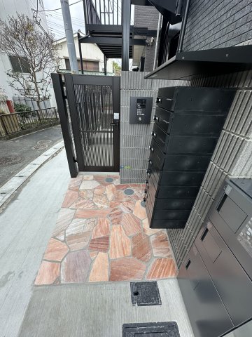 16/17 エントランス