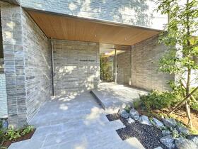 16/16 エントランス