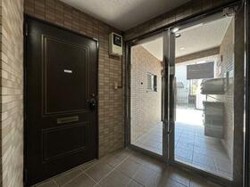 16/16 エントランス