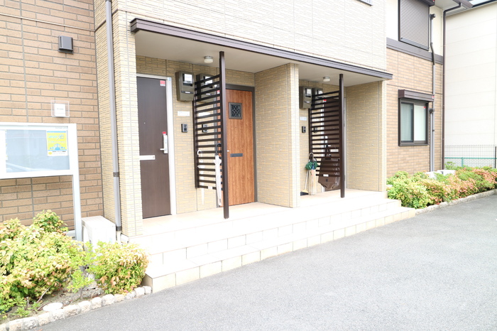 27/28 エントランス