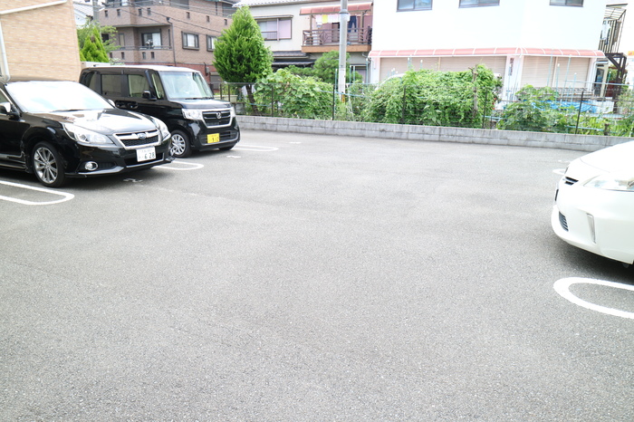 28/28 駐車場