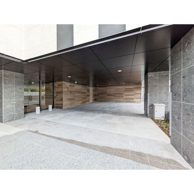 18/23 エントランス