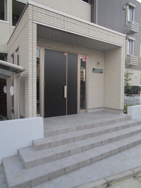 21/30 エントランス