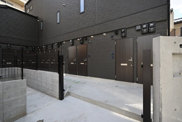 24/30 エントランス