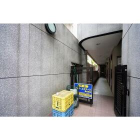 16/16 エントランス