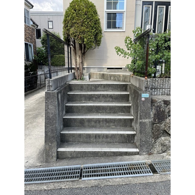 21/22 エントランス