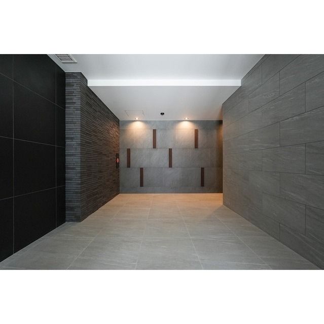 16/16 エントランス