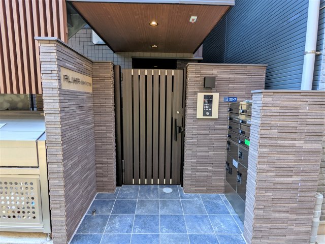 27/30 エントランス