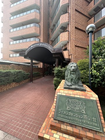 25/30 エントランス