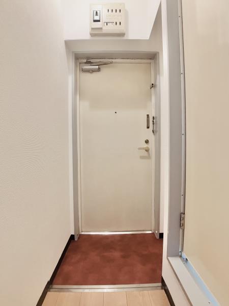 13/28 玄関