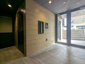 16/16 エントランス