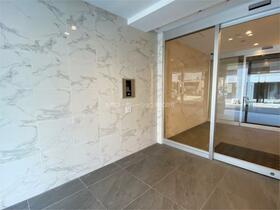 16/16 エントランス