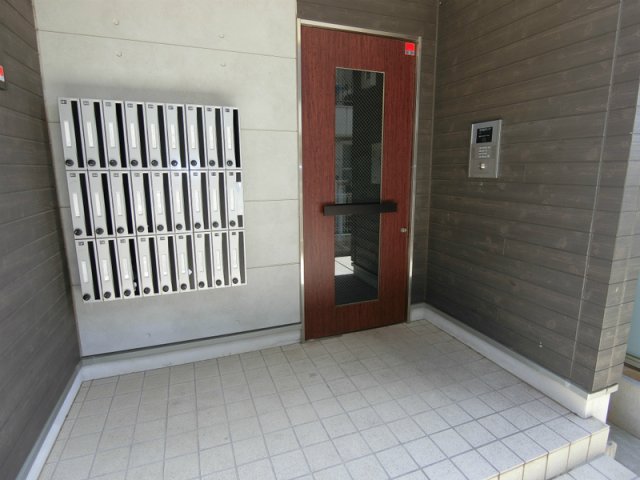 18/21 エントランス