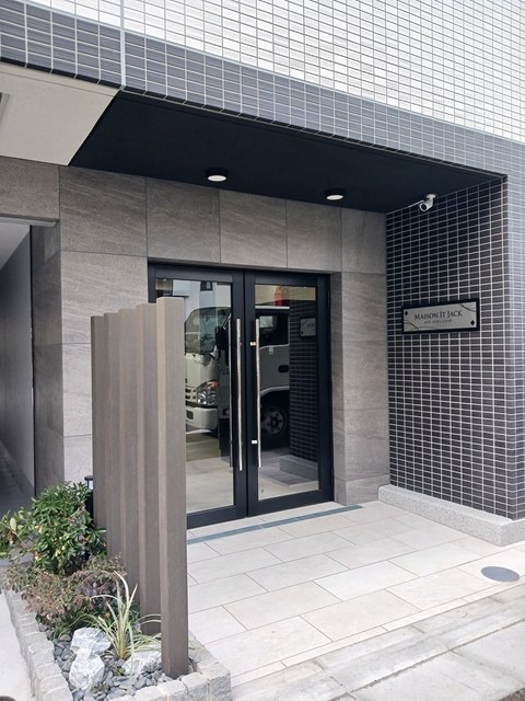 14/20 エントランス