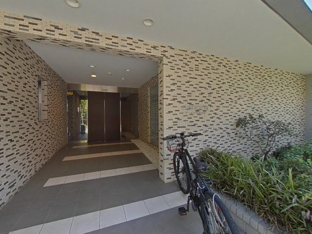 15/23 エントランス