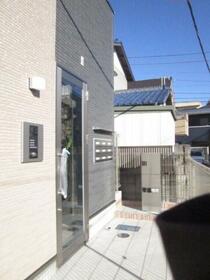 2/2 エントランス