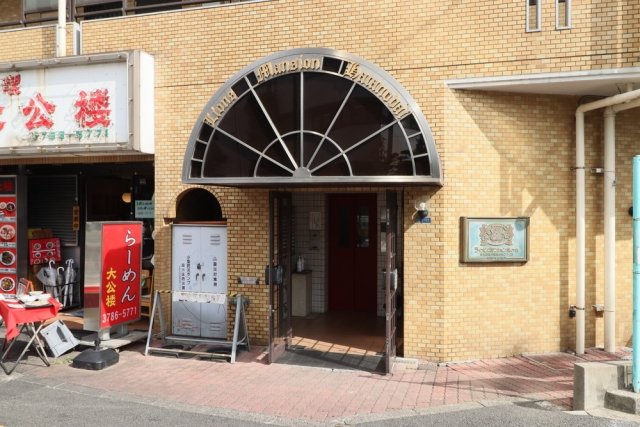 25/28 エントランス
