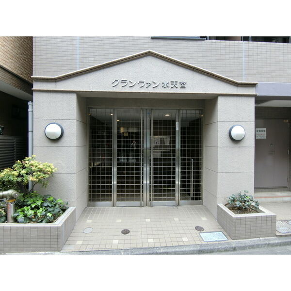 15/15 エントランス