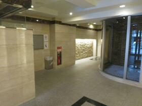 16/16 エントランス