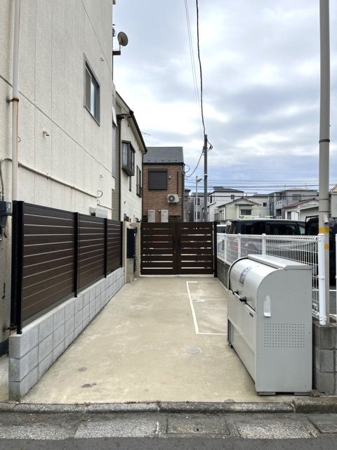 24/30 エントランス