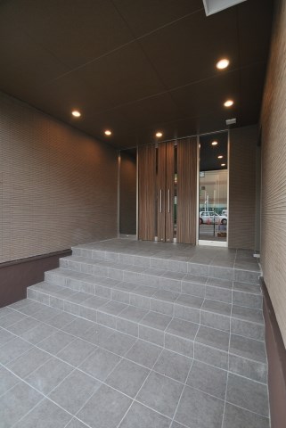 23/30 エントランス