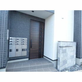 16/16 エントランス