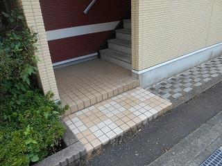13/22 エントランス