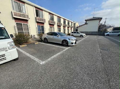 13/14 駐車場