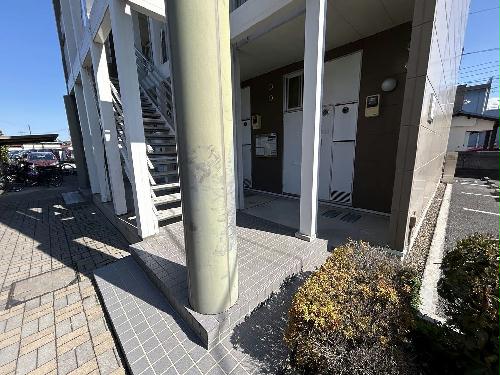 13/14 エントランス