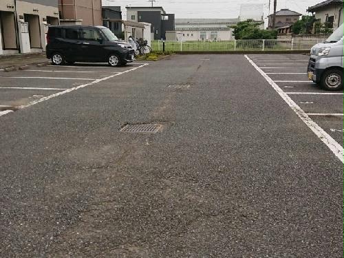 14/14 駐車場