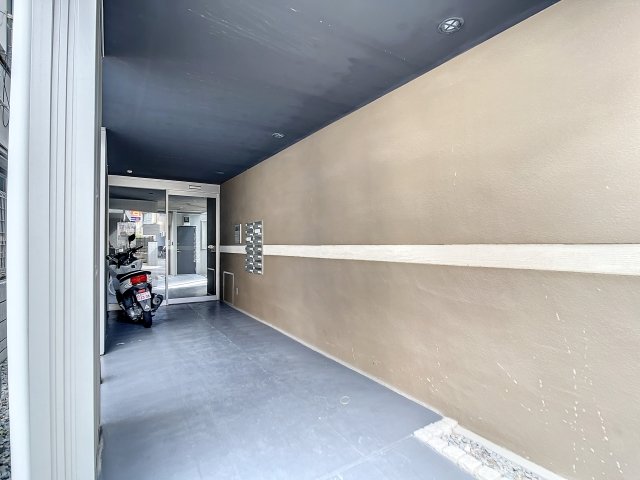 16/25 エントランス