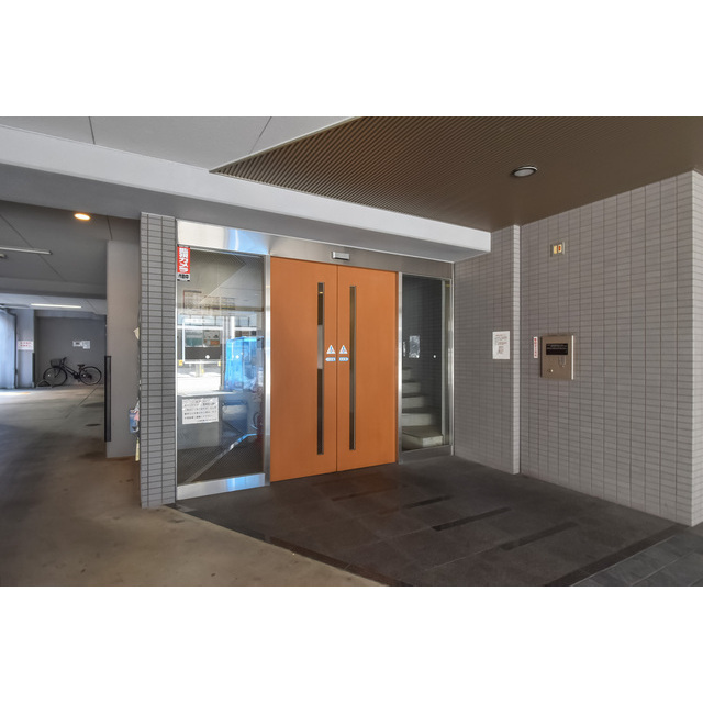 24/25 エントランス