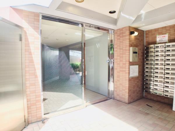 24/30 エントランス