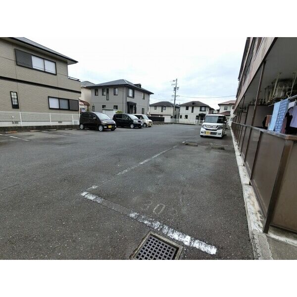 16/16 駐車場