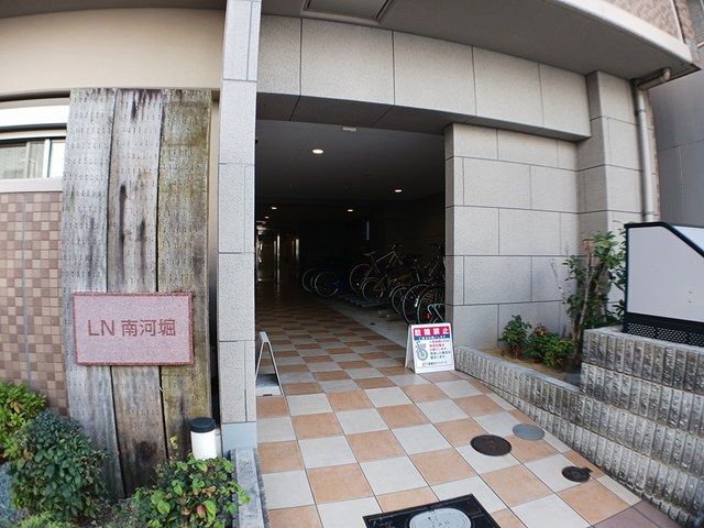 14/20 エントランス