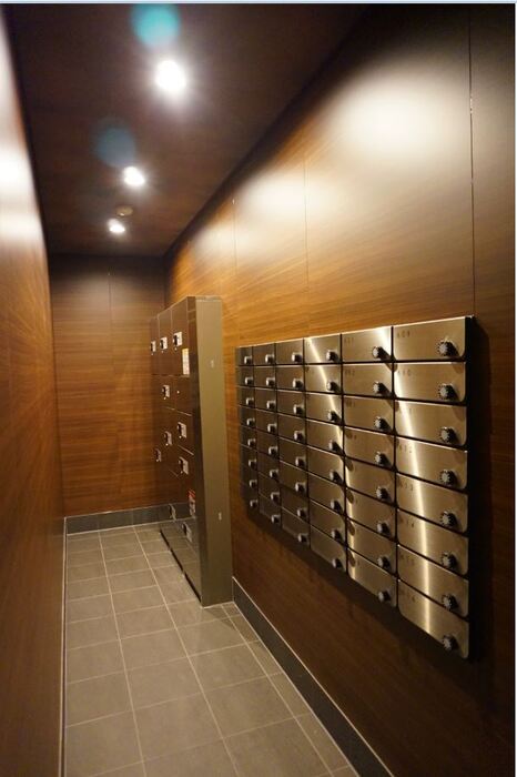 16/19 エントランス