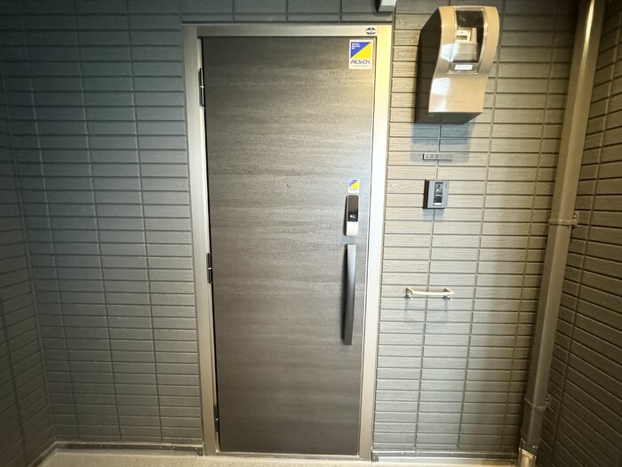 18/26 エントランス