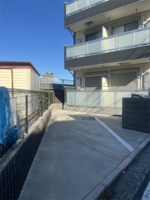 2/3 駐車場
