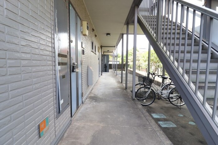 16/17 エントランス