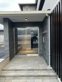 16/16 エントランス