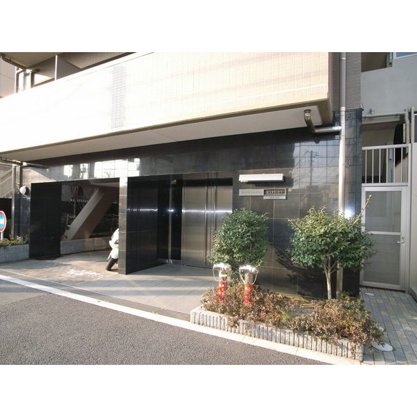 14/14 エントランス