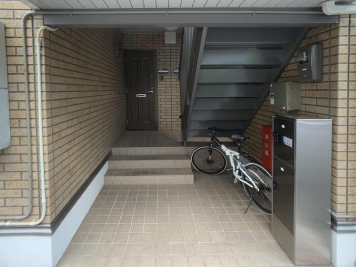 17/27 エントランス