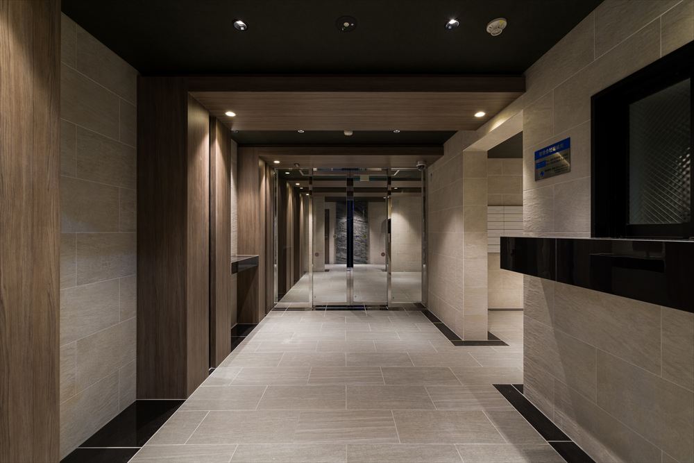 26/30 エントランス